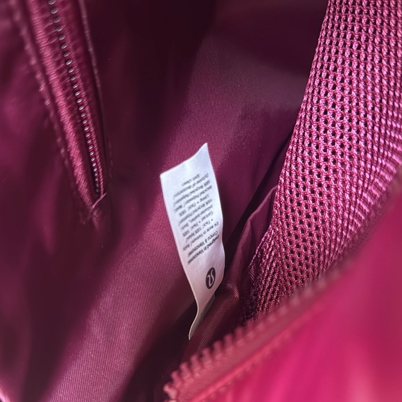 lululemon athletica Quilted Tote Bag, Deep Luxe, 12L - Picture 6 of 8